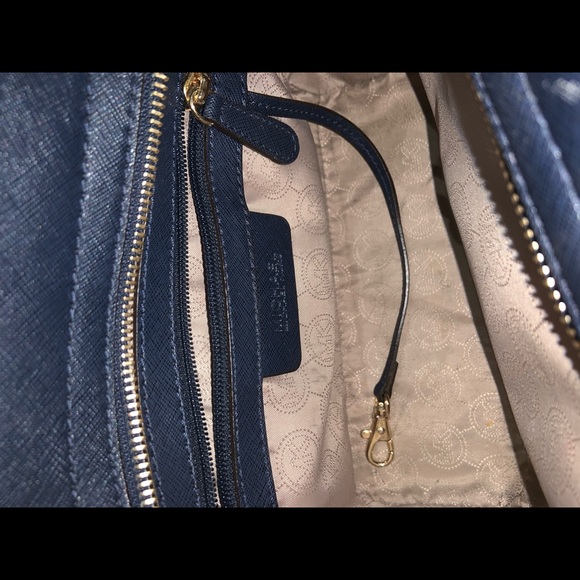 Michael Kors crossbody purse with studs - Picture 3 of 5